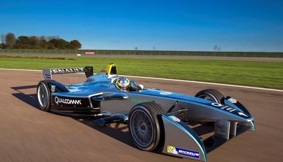 Formula E’s Show Car Stops by Automotive Tech